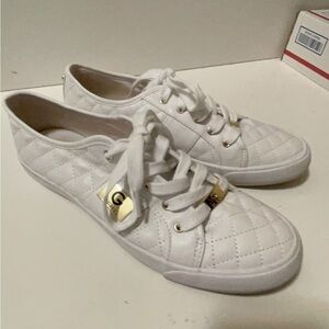 Guess beautiful new conditions white sneakers with gold logo